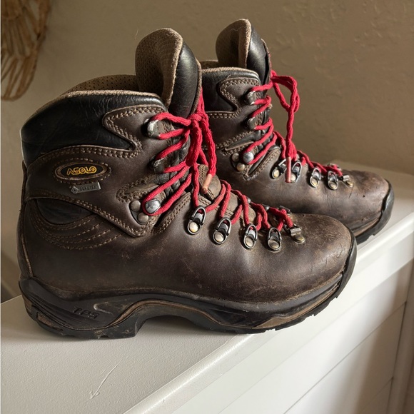 ASOLO Women’s Gore-Tex Leather hiking boots. Size 7 - Picture 1 of 9
